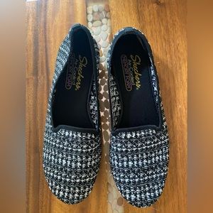 Sketchers Air Cooled memory foam loafer 8.5 black & white